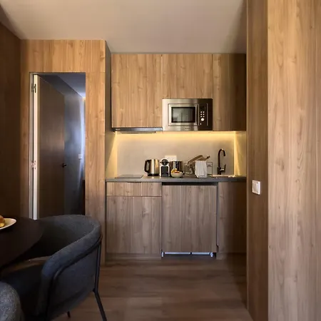 Beautiful & Comfy City Center Apartment *
