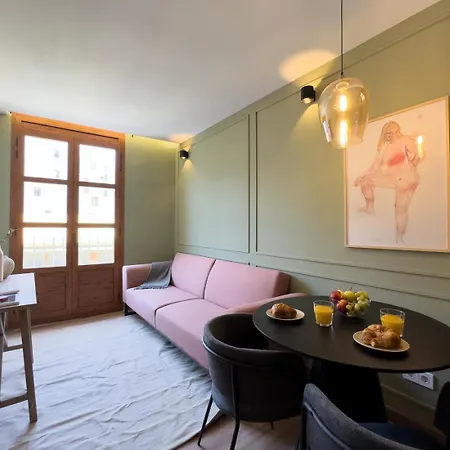 Beautiful & Comfy City Center Apartment *