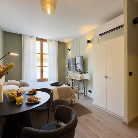 Beautiful & Comfy City Center Apartment